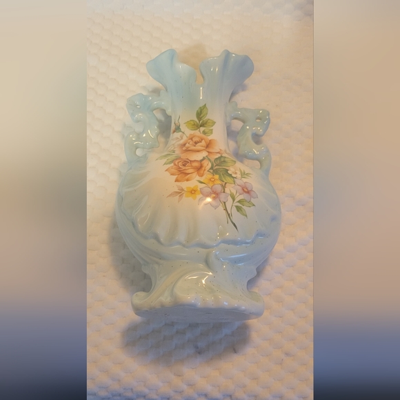 Floral design  vase - Picture 2 of 4